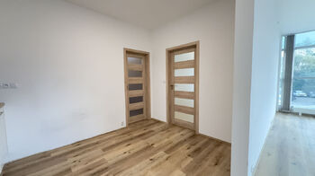 vstup koupelna a ložnice - Pronájem bytu 2+kk v osobním vlastnictví 75 m², Kojetice