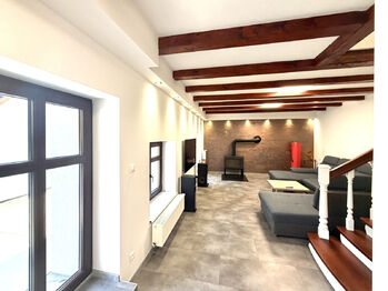 Prodej domu 232 m², Hromnice
