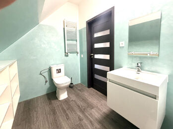 Prodej domu 232 m², Hromnice