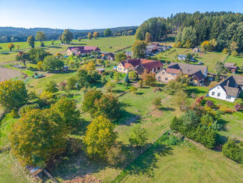 Pohled na dům z dronu. - Prodej domu 175 m², Kamenice nad Lipou