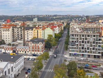 výhled - Prodej bytu 1+kk v osobním vlastnictví 27 m², Praha 7 - Holešovice