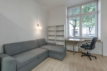 pohovka - Prodej bytu 1+kk v osobním vlastnictví 27 m², Praha 7 - Holešovice