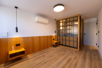 Ložnice první patro - Prodej domu 228 m², Praha 9 - Vysočany