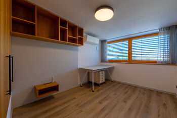 Dětský pokoj první patro - Prodej domu 228 m², Praha 9 - Vysočany