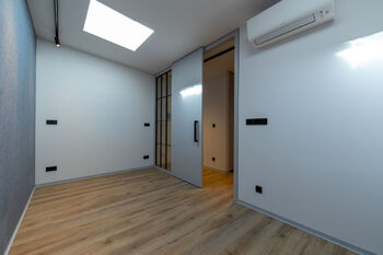 Pracovna v prvním patře - Prodej domu 228 m², Praha 9 - Vysočany