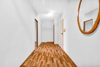 Vstupní chodba - Prodej bytu 3+1 v osobním vlastnictví 82 m², Praha 9 - Prosek