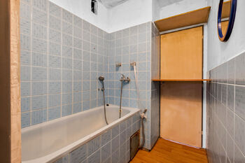 Koupelna - Prodej bytu 3+1 v osobním vlastnictví 82 m², Praha 9 - Prosek