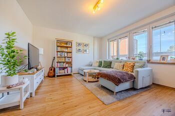 Obývací pokoj 1 - Prodej bytu 3+1 v osobním vlastnictví 70 m², Ostrava