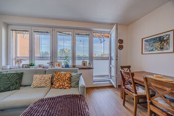 Obývací pokoj 3 - Prodej bytu 3+1 v osobním vlastnictví 70 m², Ostrava