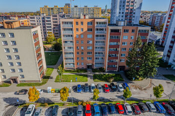 Venkovní pohled 2 - Prodej bytu 3+1 v osobním vlastnictví 70 m², Ostrava