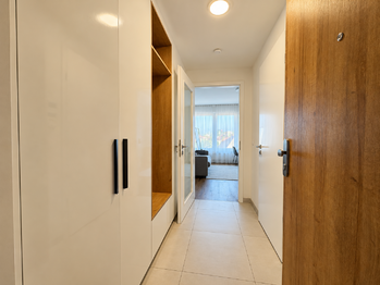 Předsíň - Pronájem bytu 1+kk v osobním vlastnictví 35 m², Praha 10 - Strašnice