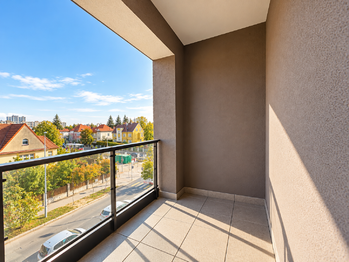Lodžie - Pronájem bytu 1+kk v osobním vlastnictví 35 m², Praha 10 - Strašnice
