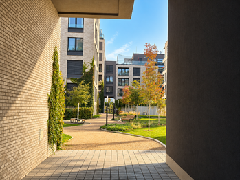 Parkový vnitroblok - Pronájem bytu 1+kk v osobním vlastnictví 35 m², Praha 10 - Strašnice