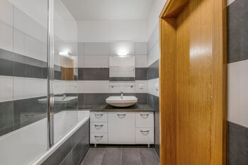 Pronájem bytu 1+kk v osobním vlastnictví 40 m², Praha 5 - Smíchov