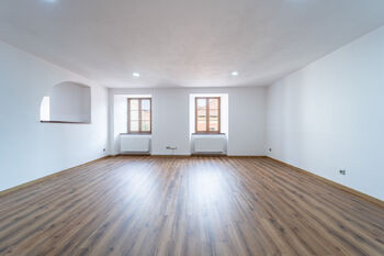 Obývací pokoj - Pronájem bytu 2+1 v osobním vlastnictví 74 m², Kutná Hora
