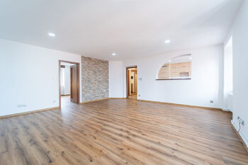 Obývací pokoj - Pronájem bytu 2+1 v osobním vlastnictví 74 m², Kutná Hora
