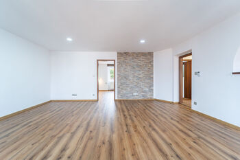 Obývací pokoj - Pronájem bytu 2+1 v osobním vlastnictví 74 m², Kutná Hora