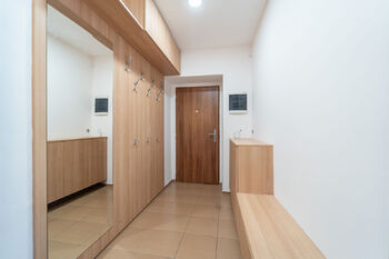 Vstupní chodba - Pronájem bytu 2+1 v osobním vlastnictví 74 m², Kutná Hora