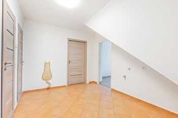 Předsíň - Prodej domu 160 m², Svinařov