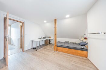 Pokoj 1. patro - Prodej domu 160 m², Svinařov