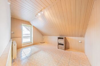 Pokoj 1. patro - Prodej domu 160 m², Svinařov