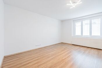 Pokoj přízemí - Prodej domu 160 m², Svinařov