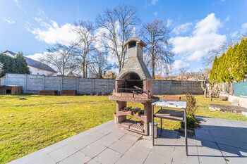 Gril + zahrada - Prodej domu 160 m², Svinařov