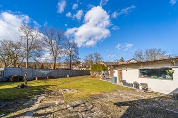 Celkový pohled na zahradu - Prodej domu 160 m², Svinařov