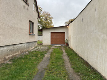 Garáž + vjezd na zahradu - Prodej domu 160 m², Svinařov