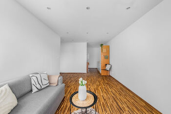 Prodej bytu 2+kk v osobním vlastnictví 43 m², Praha 10 - Horní Měcholupy