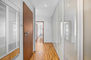 Prodej bytu 2+kk v osobním vlastnictví 43 m², Praha 10 - Horní Měcholupy