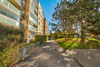 Prodej bytu 2+kk v osobním vlastnictví 43 m², Praha 10 - Horní Měcholupy