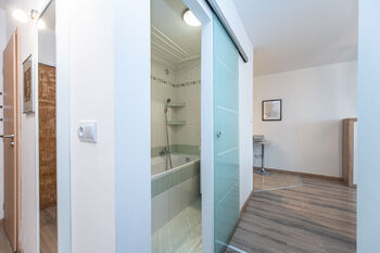Pronájem bytu 2+kk v osobním vlastnictví 44 m², Praha 10 - Horní Měcholupy
