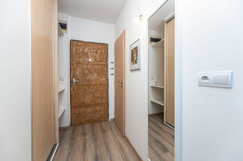 Pronájem bytu 2+kk v osobním vlastnictví 44 m², Praha 10 - Horní Měcholupy