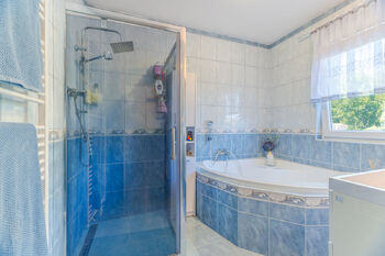 Koupelna - Prodej domu 103 m², Vrchotovy Janovice