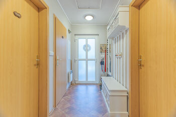 Předsíň - Prodej domu 103 m², Vrchotovy Janovice