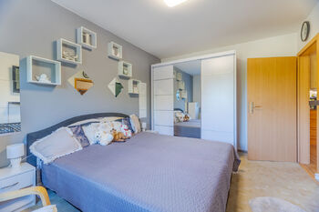 Ložnice pro návštěvy - Prodej domu 103 m², Vrchotovy Janovice