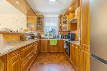 Kuchyňský kout - Prodej domu 103 m², Vrchotovy Janovice