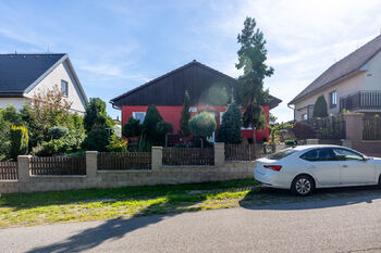Pohled na dům z ulice - Prodej domu 103 m², Vrchotovy Janovice