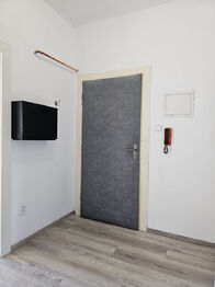 Předsíň - Pronájem bytu 1+kk v osobním vlastnictví 32 m², Český Brod