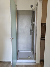 Sprchový kout - Pronájem bytu 1+kk v osobním vlastnictví 32 m², Český Brod