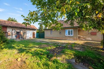 Dům a dvorek - Prodej domu 67 m², Záluží