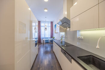 Kuchyně s jídelnou - Prodej bytu 2+kk v osobním vlastnictví 71 m², Praha 1 - Staré Město