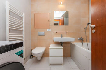 Koupelna - Prodej bytu 2+kk v osobním vlastnictví 54 m², Praha 5 - Stodůlky