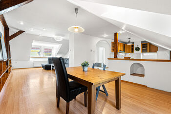 Jídelní část, vpravo kuchyň  - Prodej bytu 4+1 v osobním vlastnictví 136 m², Litoměřice