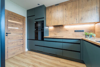Kuchyně s moderní linkou - Prodej domu 94 m², Městec Králové