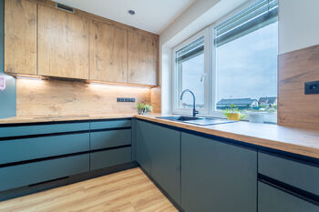 Kuchyně s moderní linkou - Prodej domu 94 m², Městec Králové