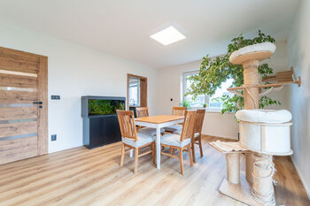Obývací pokoj - Prodej domu 94 m², Městec Králové