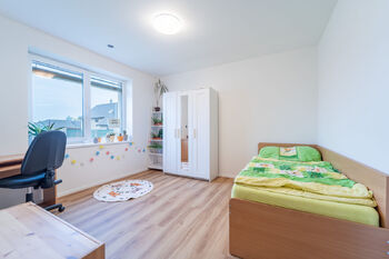 Dětský pokoj - Prodej domu 94 m², Městec Králové