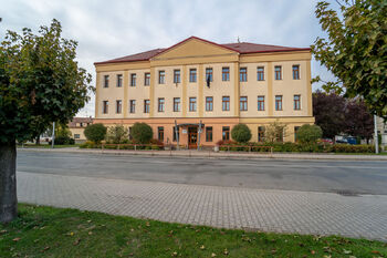 Centrum Městce Králové (základní škola) - Prodej domu 94 m², Městec Králové